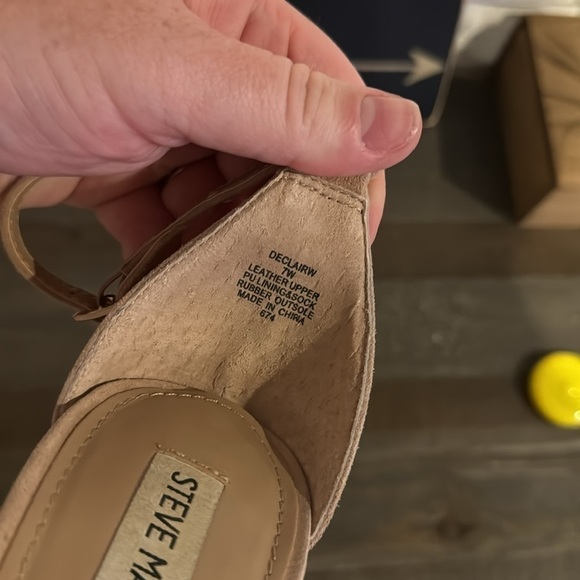 Women’s tan suede heels - Picture 5 of 6